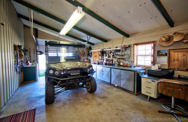 8677 E 63rd Street S, Braggs, OK 74423