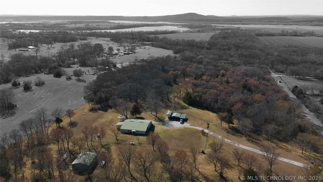 8677 E 63rd Street S, Braggs, OK 74423