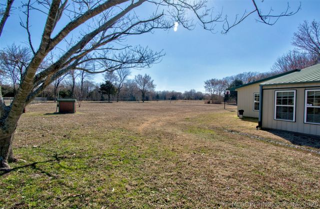 8677 E 63rd Street S, Braggs, OK 74423