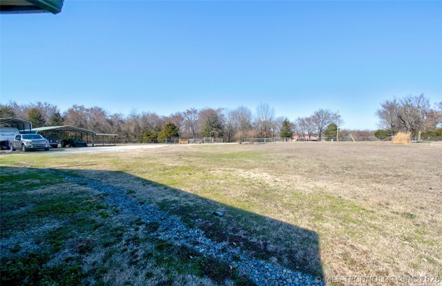 8677 E 63rd Street S, Braggs, OK 74423