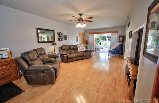 8677 E 63rd Street S, Braggs, OK 74423