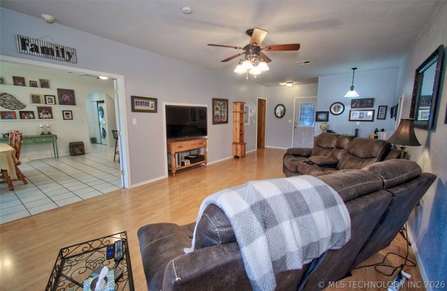 8677 E 63rd Street S, Braggs, OK 74423