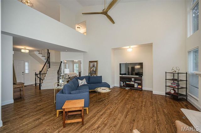 12010 Manhattan Place, Des Peres, MO 63131