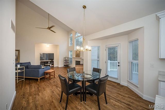 12010 Manhattan Place, Des Peres, MO 63131