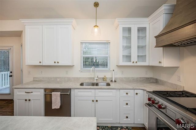 12010 Manhattan Place, Des Peres, MO 63131