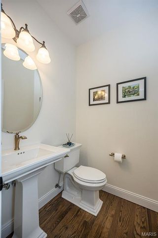 12010 Manhattan Place, Des Peres, MO 63131