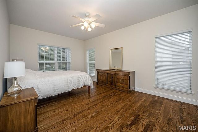 12010 Manhattan Place, Des Peres, MO 63131