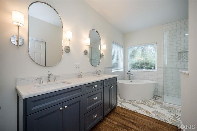12010 Manhattan Place, Des Peres, MO 63131