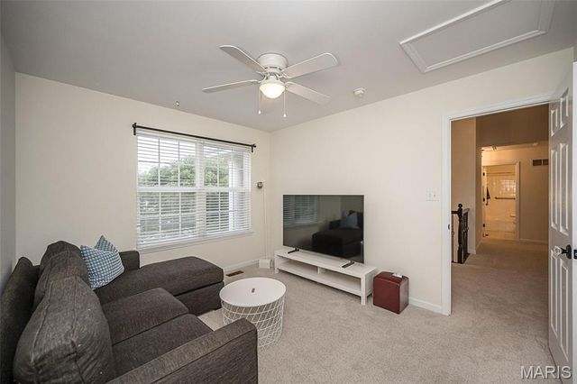 12010 Manhattan Place, Des Peres, MO 63131