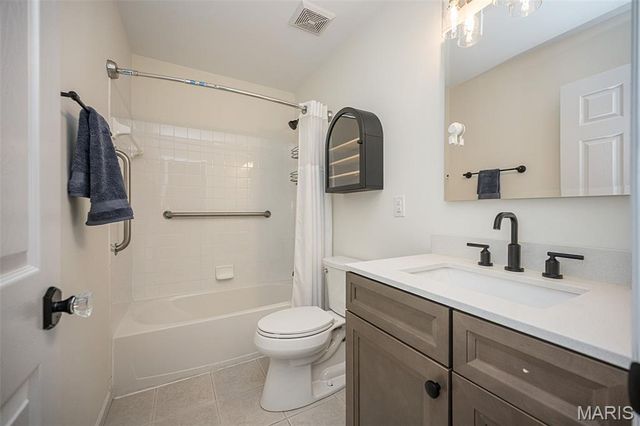 12010 Manhattan Place, Des Peres, MO 63131