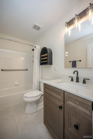 12010 Manhattan Place, Des Peres, MO 63131