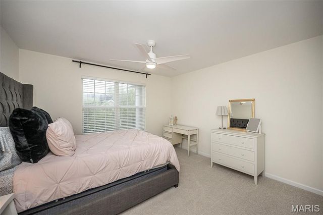12010 Manhattan Place, Des Peres, MO 63131