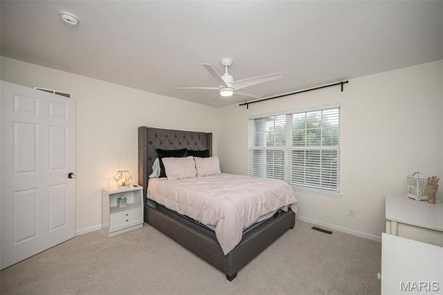 12010 Manhattan Place, Des Peres, MO 63131