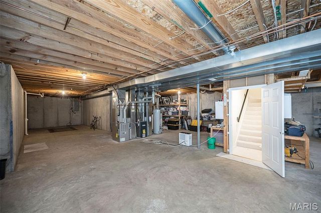 12010 Manhattan Place, Des Peres, MO 63131