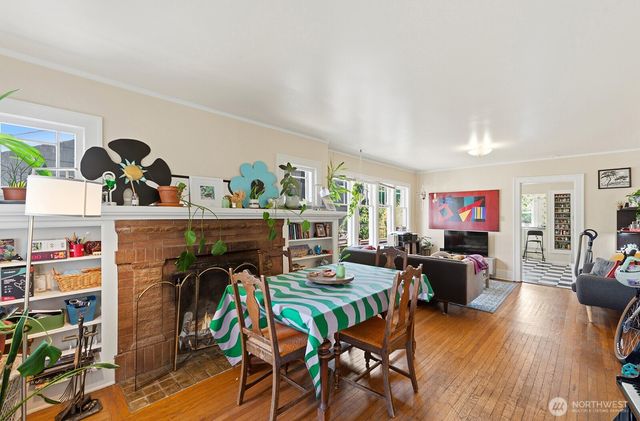 5330 9th Avenue NE, Seattle, WA 98105