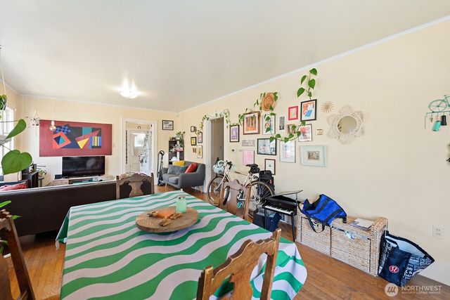 5330 9th Avenue NE, Seattle, WA 98105