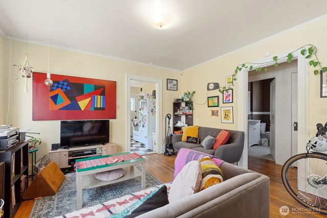 5330 9th Avenue NE, Seattle, WA 98105