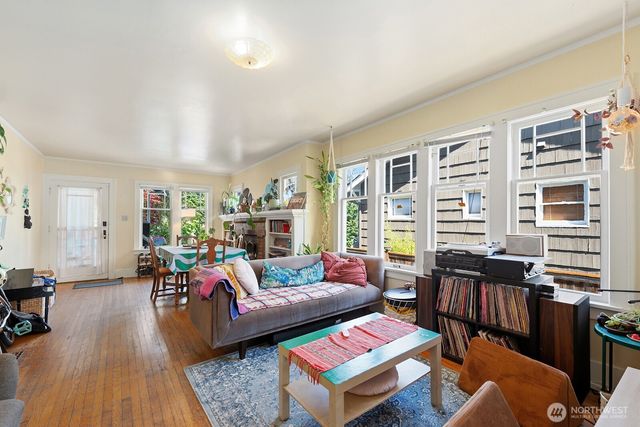 5330 9th Avenue NE, Seattle, WA 98105