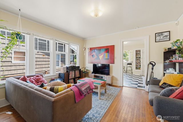 5330 9th Avenue NE, Seattle, WA 98105