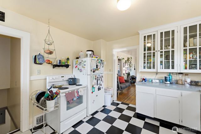 5330 9th Avenue NE, Seattle, WA 98105