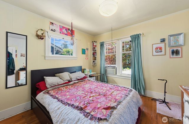 5330 9th Avenue NE, Seattle, WA 98105
