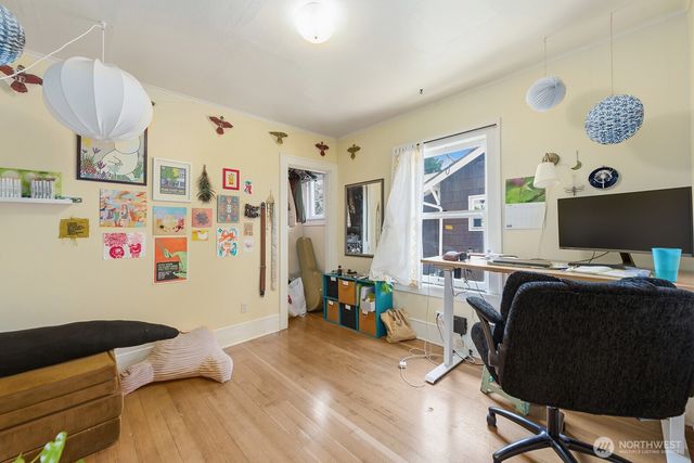 5330 9th Avenue NE, Seattle, WA 98105
