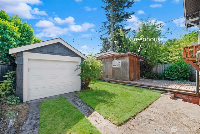 5330 9th Avenue NE, Seattle, WA 98105