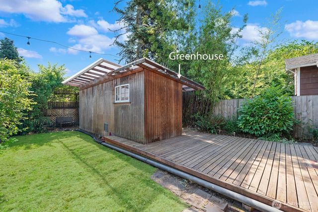5330 9th Avenue NE, Seattle, WA 98105