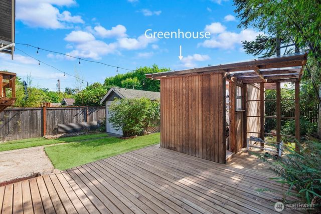5330 9th Avenue NE, Seattle, WA 98105