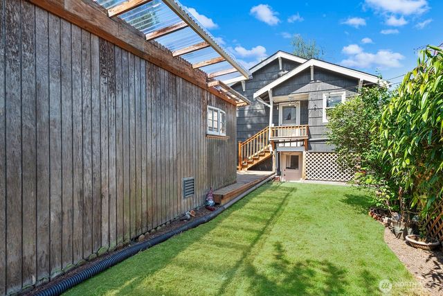 5330 9th Avenue NE, Seattle, WA 98105