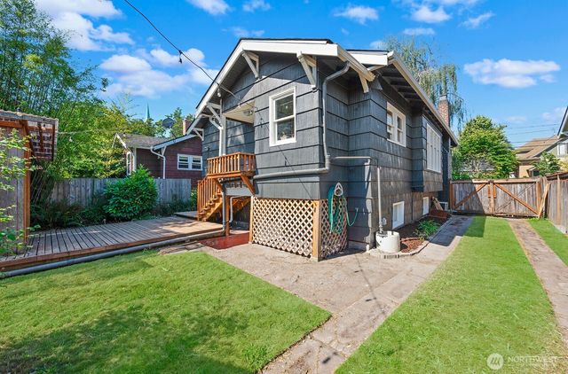 5330 9th Avenue NE, Seattle, WA 98105