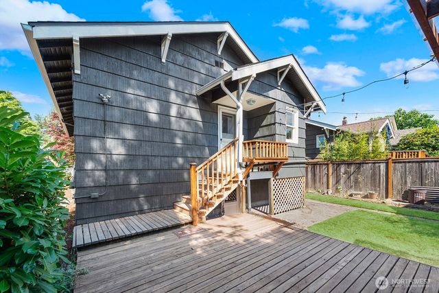 5330 9th Avenue NE, Seattle, WA 98105