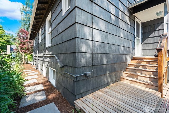 5330 9th Avenue NE, Seattle, WA 98105