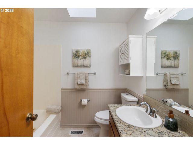 24950 Ne AIRPORT Rd, Aurora, OR 97002