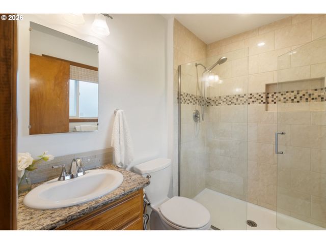 24950 Ne AIRPORT Rd, Aurora, OR 97002