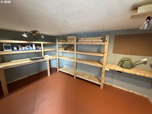 24950 Ne AIRPORT Rd, Aurora, OR 97002