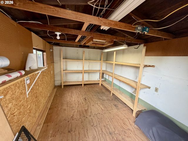 24950 Ne AIRPORT Rd, Aurora, OR 97002