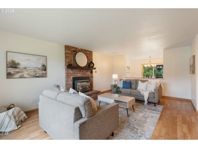 24950 Ne AIRPORT Rd, Aurora, OR 97002