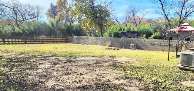 8525 Oak Haven Lane, Dallas, TX 75217