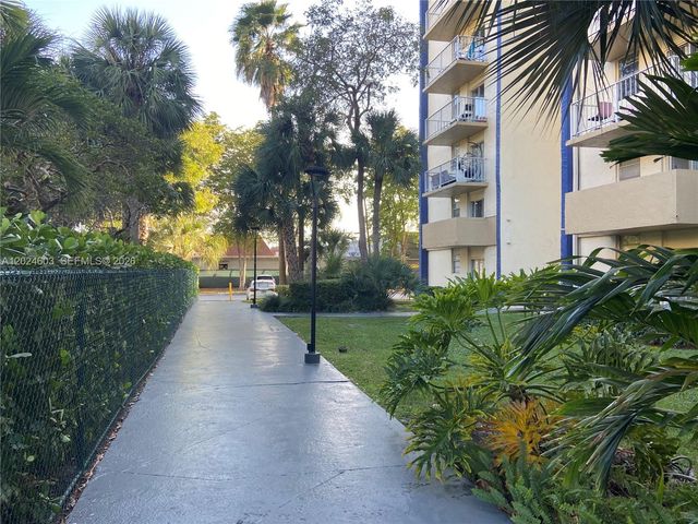 4550 NW 9th St 203E, Miami, FL 33126