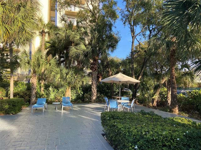 4550 NW 9th St 203E, Miami, FL 33126