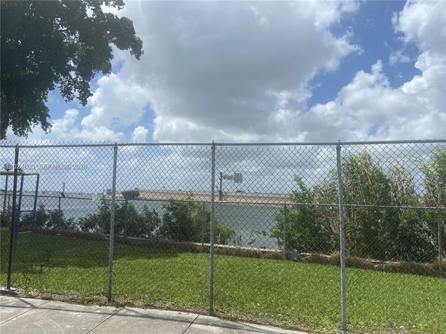4550 NW 9th St 203E, Miami, FL 33126