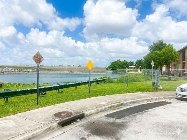 4550 NW 9th St 203E, Miami, FL 33126