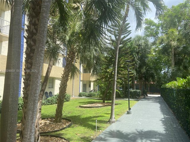 4550 NW 9th St 203E, Miami, FL 33126
