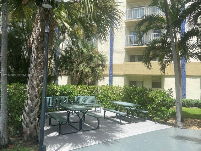 4550 NW 9th St 203E, Miami, FL 33126