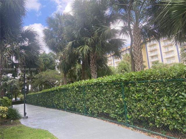 4550 NW 9th St 203E, Miami, FL 33126