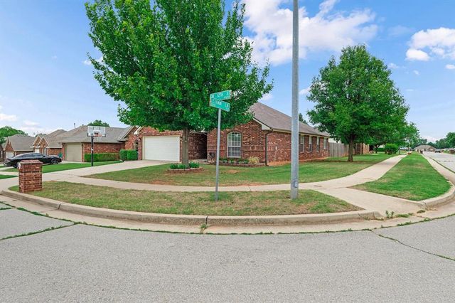 12524 SW 12th Street, Yukon, OK 73099