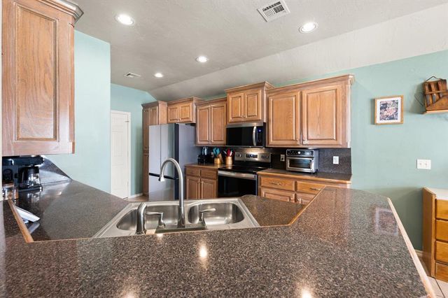 12524 SW 12th Street, Yukon, OK 73099
