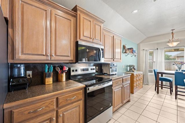 12524 SW 12th Street, Yukon, OK 73099