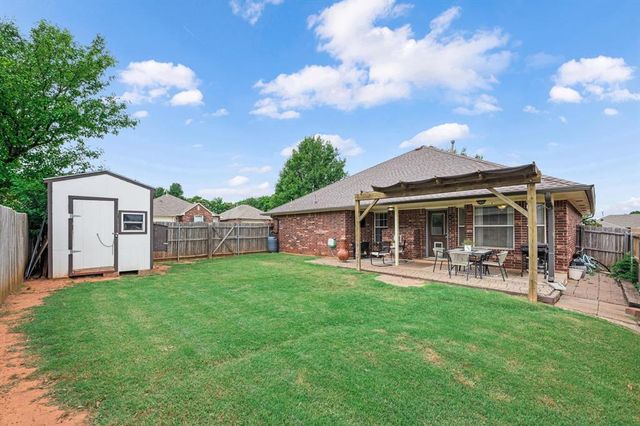 12524 SW 12th Street, Yukon, OK 73099